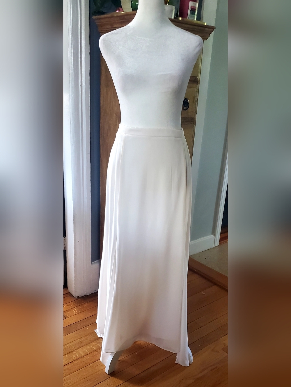 Xscape Cream Maxi Skirt with Flowing Silhouette